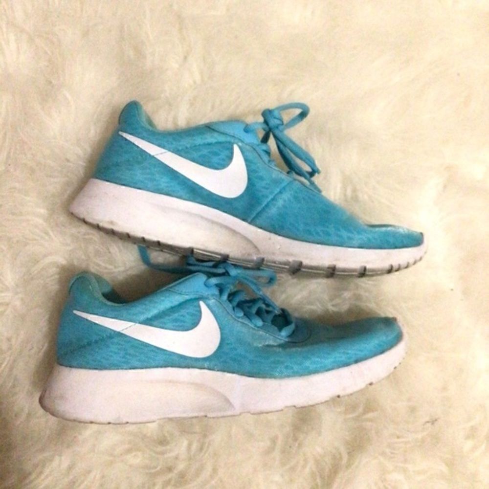 Nike Shoes Roshe 